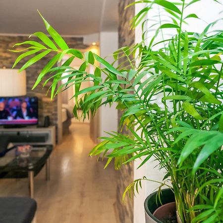 Relaxing 2Bd Apartment, Ground Floor - Walk To Old Town Split Bagian luar foto