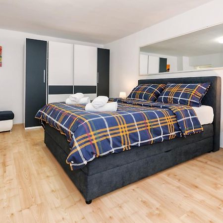 Relaxing 2Bd Apartment, Ground Floor - Walk To Old Town Split Bagian luar foto