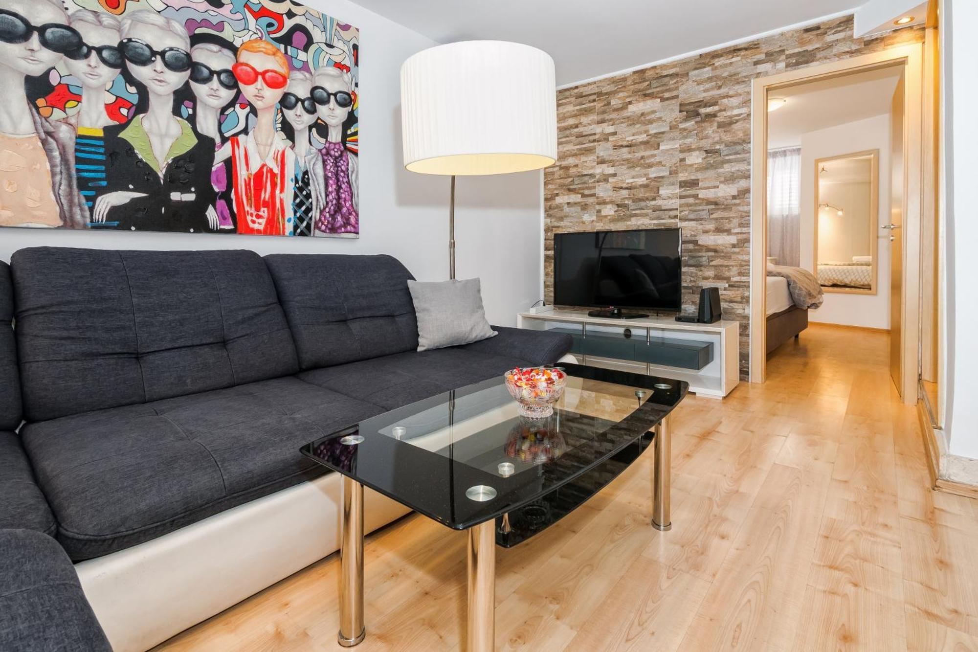 Relaxing 2Bd Apartment, Ground Floor - Walk To Old Town Split Bagian luar foto