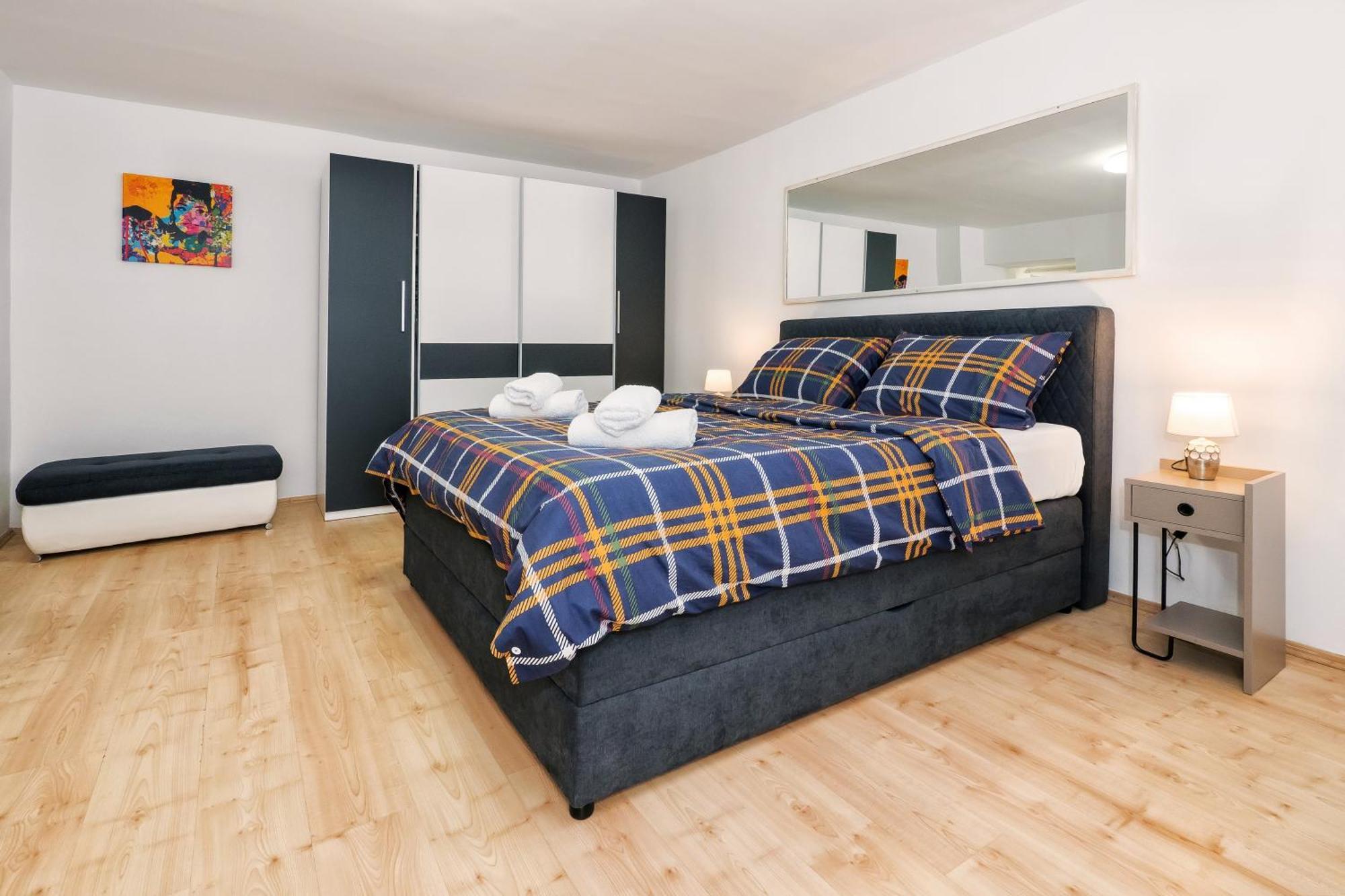 Relaxing 2Bd Apartment, Ground Floor - Walk To Old Town Split Bagian luar foto