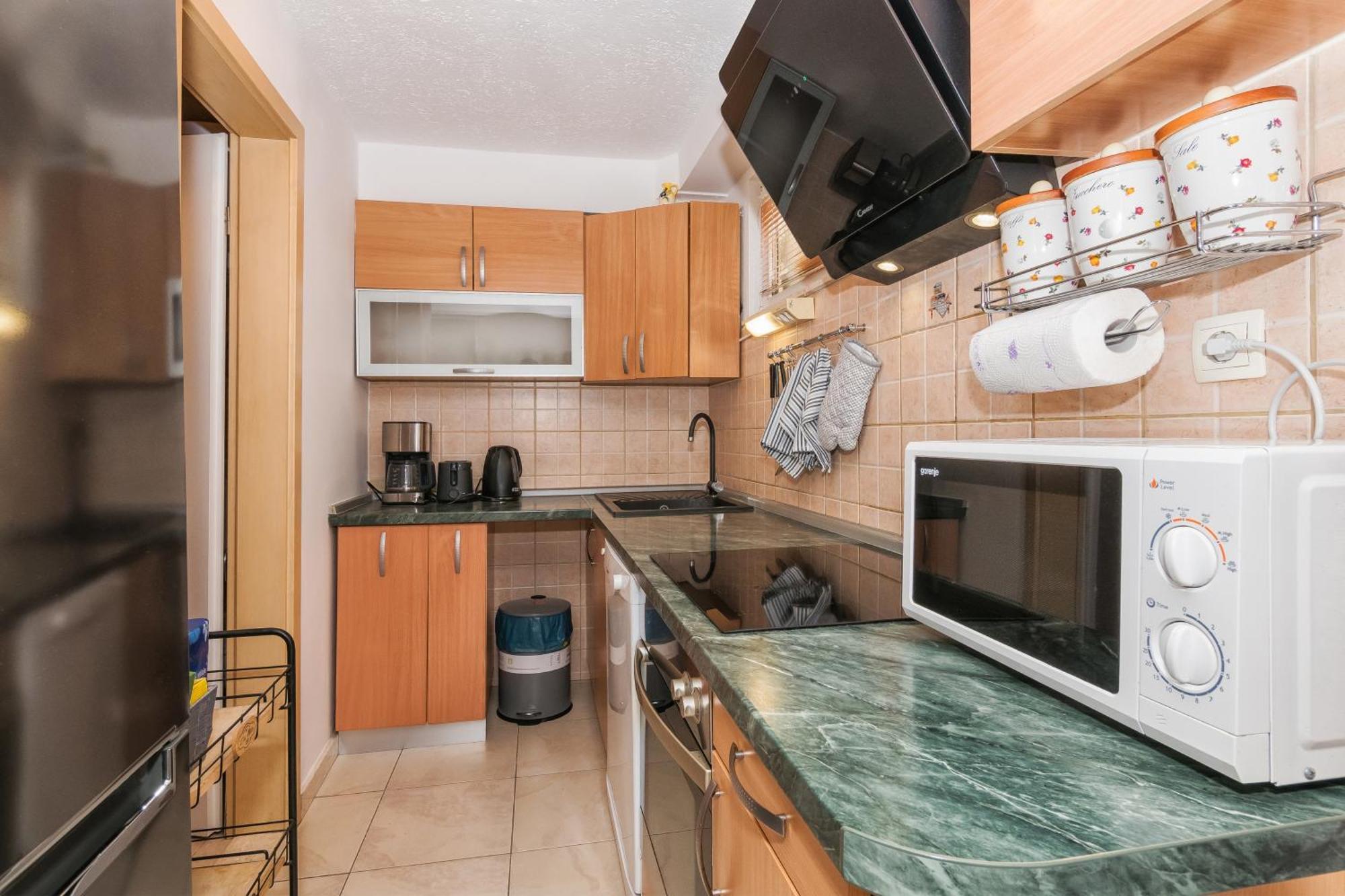 Relaxing 2Bd Apartment, Ground Floor - Walk To Old Town Split Bagian luar foto
