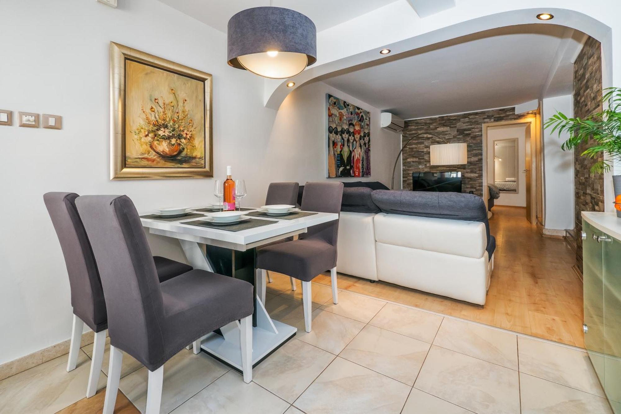 Relaxing 2Bd Apartment, Ground Floor - Walk To Old Town Split Bagian luar foto