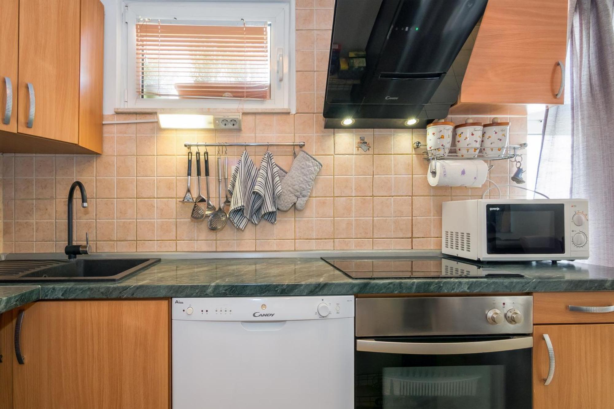 Relaxing 2Bd Apartment, Ground Floor - Walk To Old Town Split Bagian luar foto