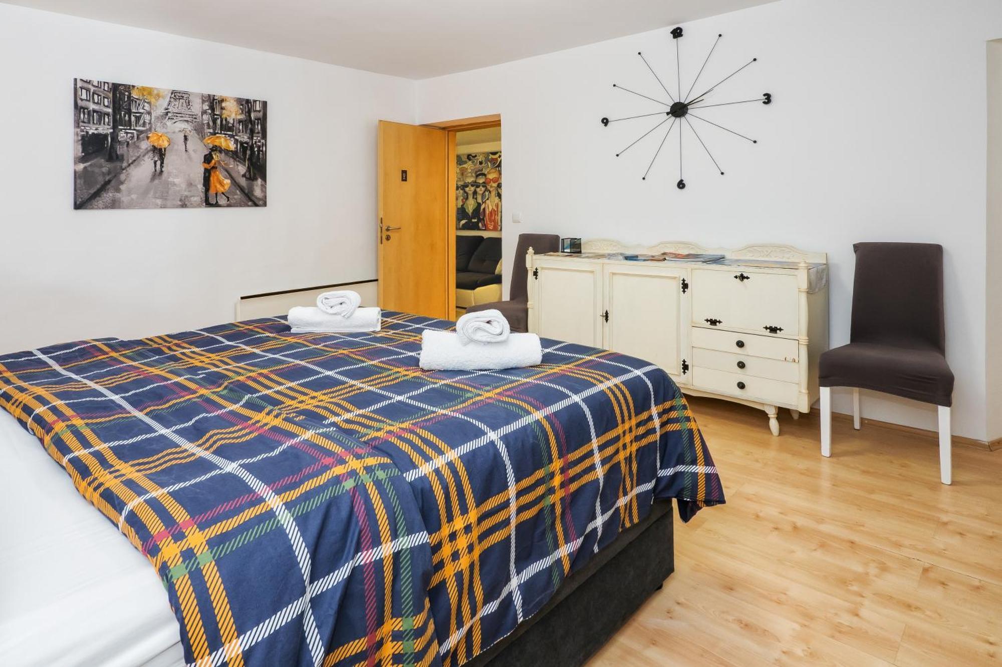 Relaxing 2Bd Apartment, Ground Floor - Walk To Old Town Split Bagian luar foto
