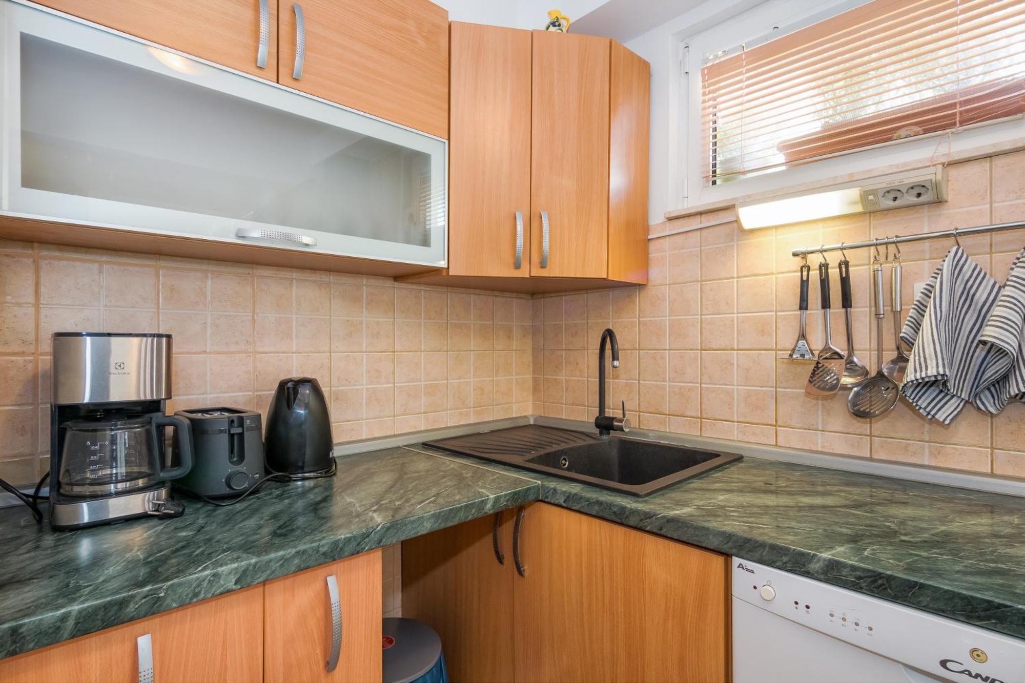 Relaxing 2Bd Apartment, Ground Floor - Walk To Old Town Split Bagian luar foto