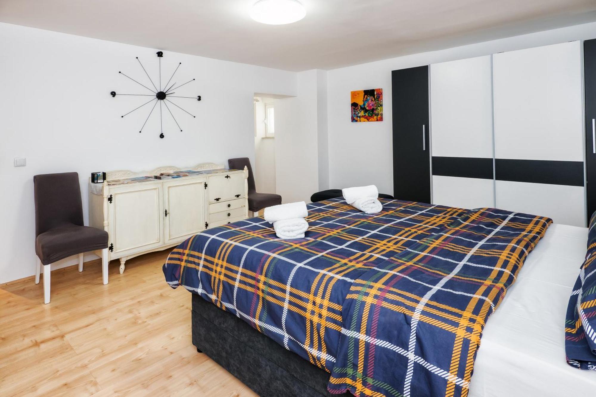 Relaxing 2Bd Apartment, Ground Floor - Walk To Old Town Split Bagian luar foto