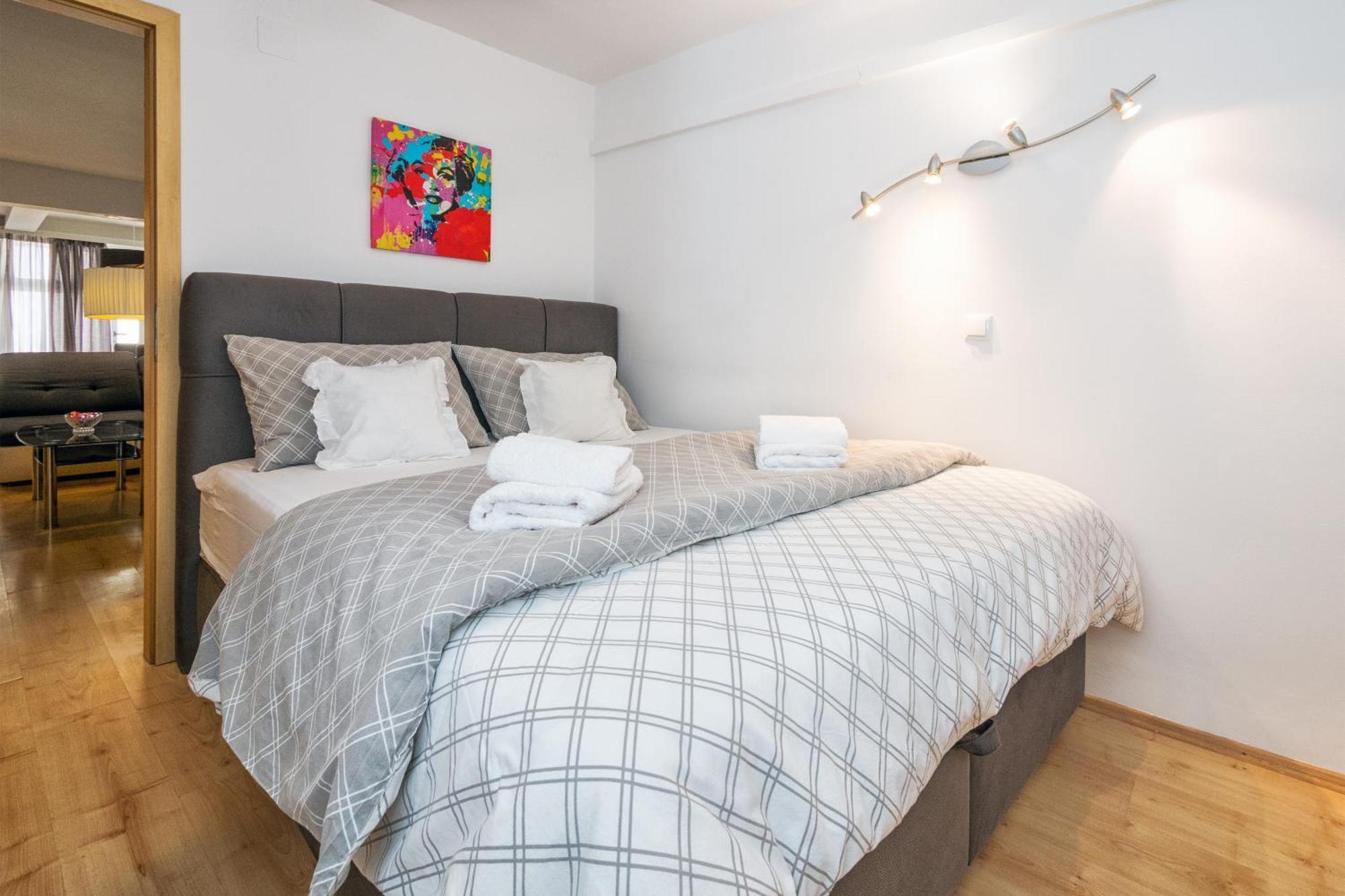 Relaxing 2Bd Apartment, Ground Floor - Walk To Old Town Split Bagian luar foto